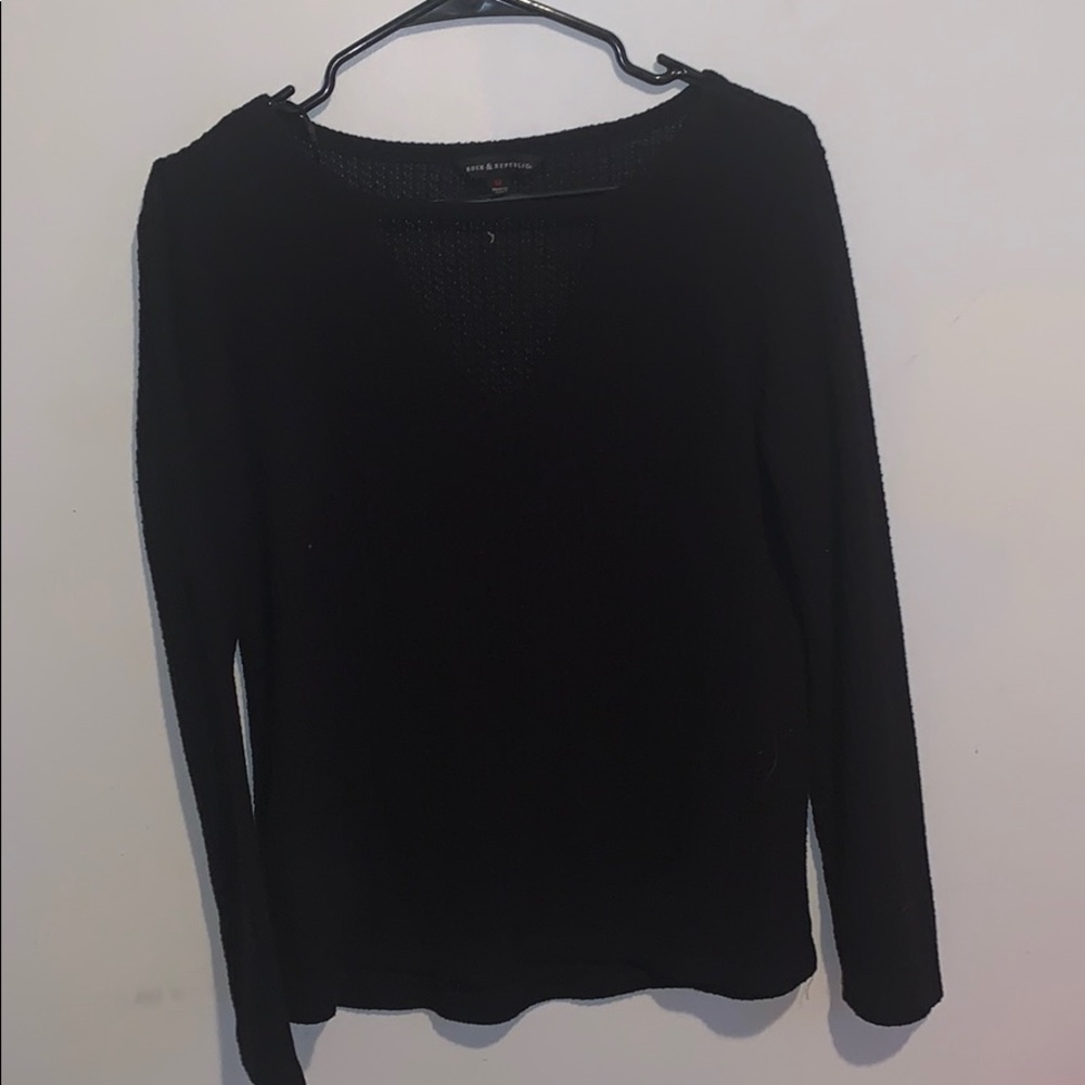 Cut-out front long sleeve shirt